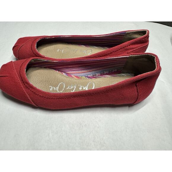 TOMS Women’s Red Canvas Ballet Flats Size 8 One for One, Slip-On, Classic Style - Picture 2 of 6